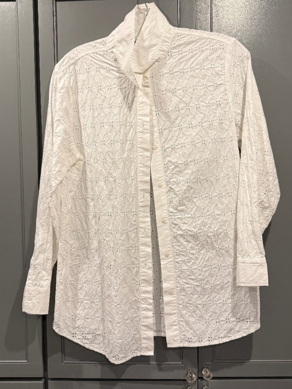 Gap eyelet button down shirt, Lrge